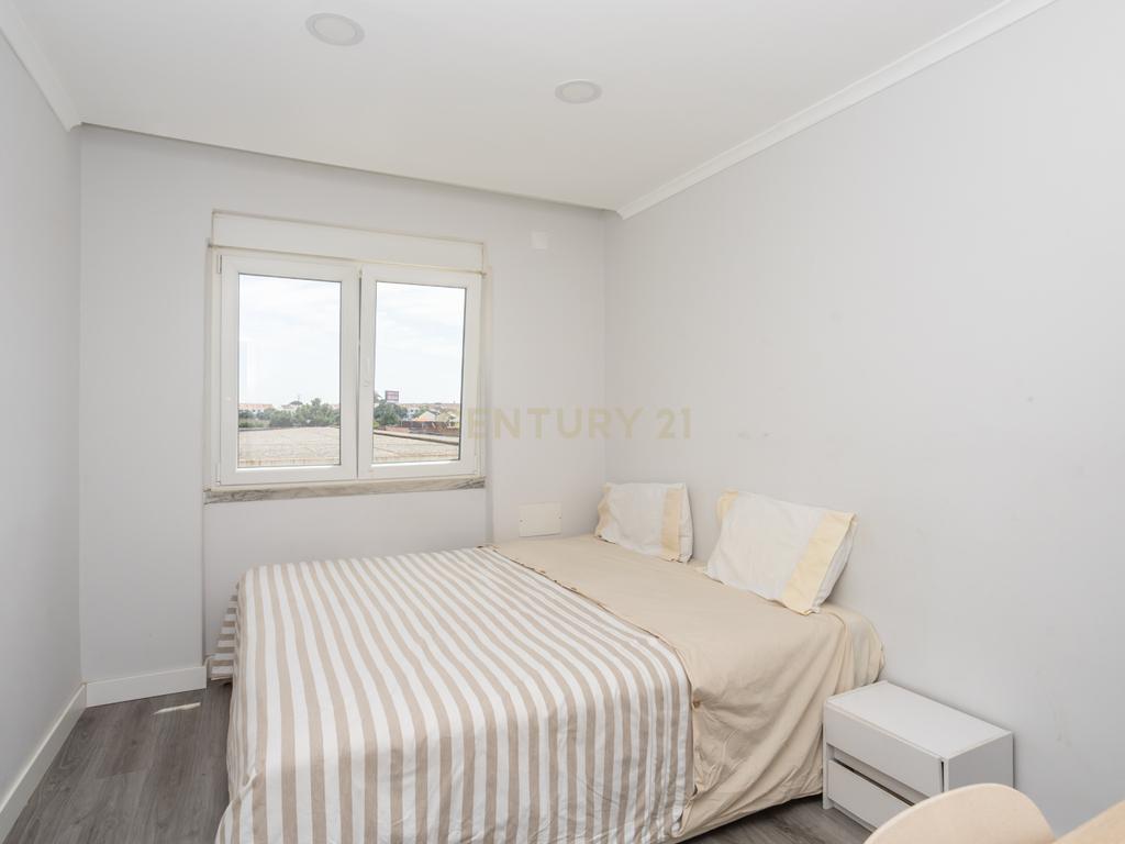 Apartamento T3 mais sótao, num 1 andar em Amora - Seixal - Image 6