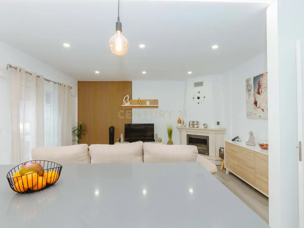 Apartamento T3 totalmente remodelado - Image 7