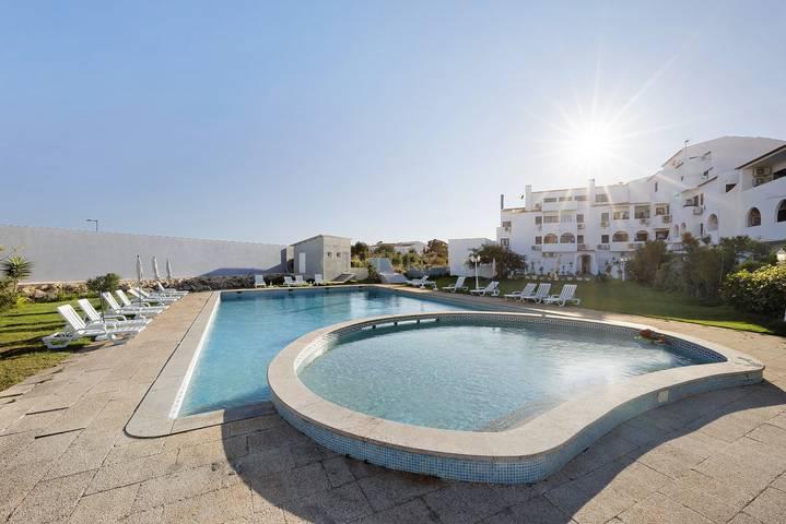 Apartamento T2 em Condomínio Fechado 2º Andar com Elevador com Piscina – Sagres - Image 19