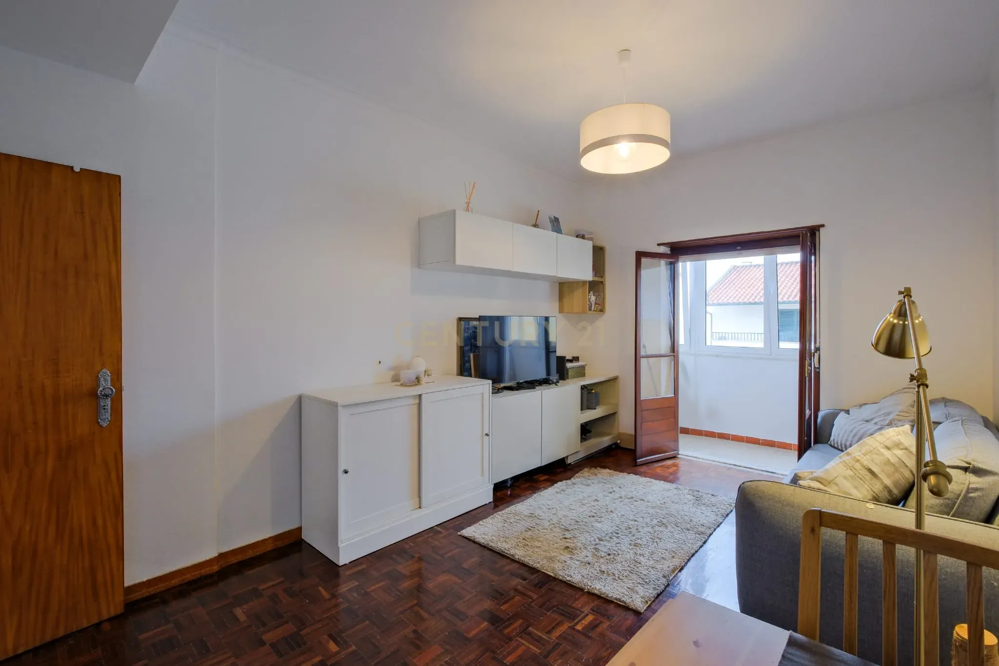 Apartamento T2 Remodelado em Tires - Image 3