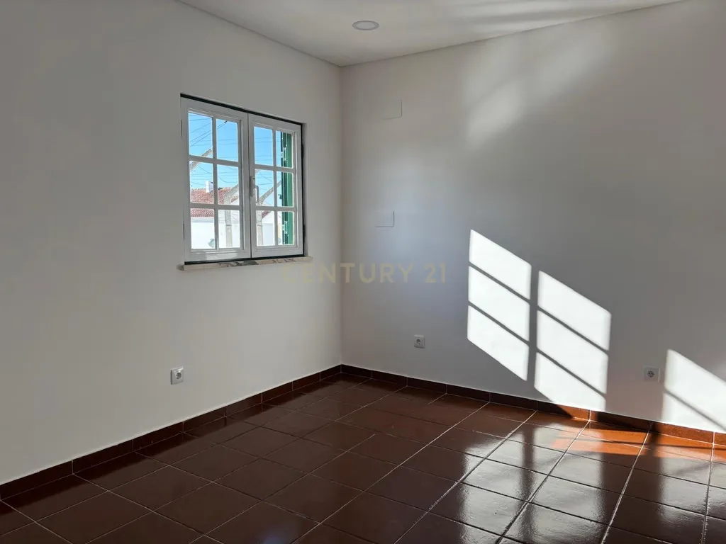 Moradia T2 com logradouro - Meia Via - Image 14