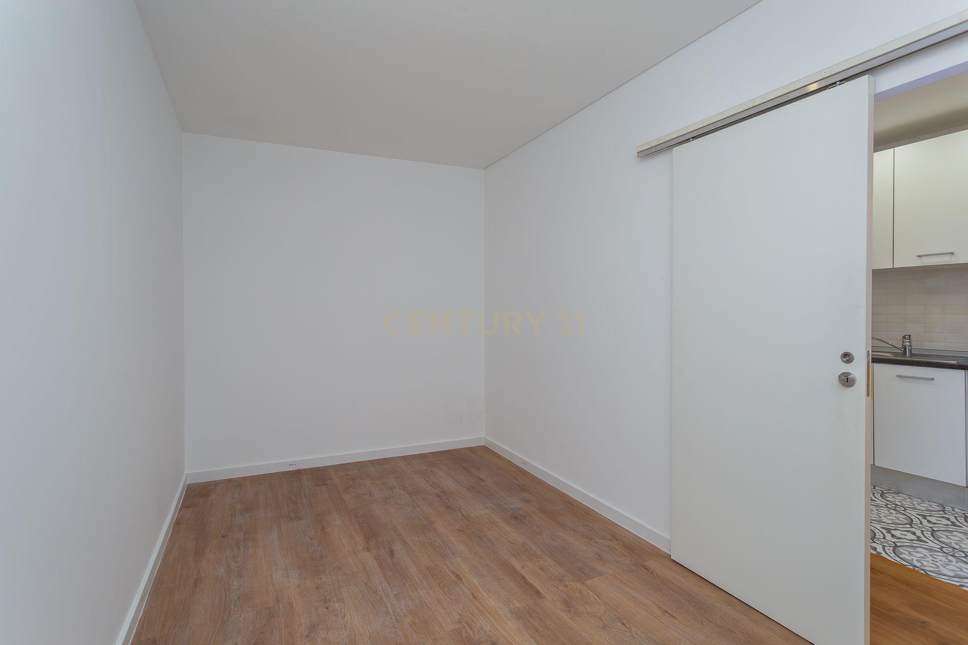 🏡 Apartamento T1+1 na Bica – Viva no coração histórico de Lisboa - Image 20