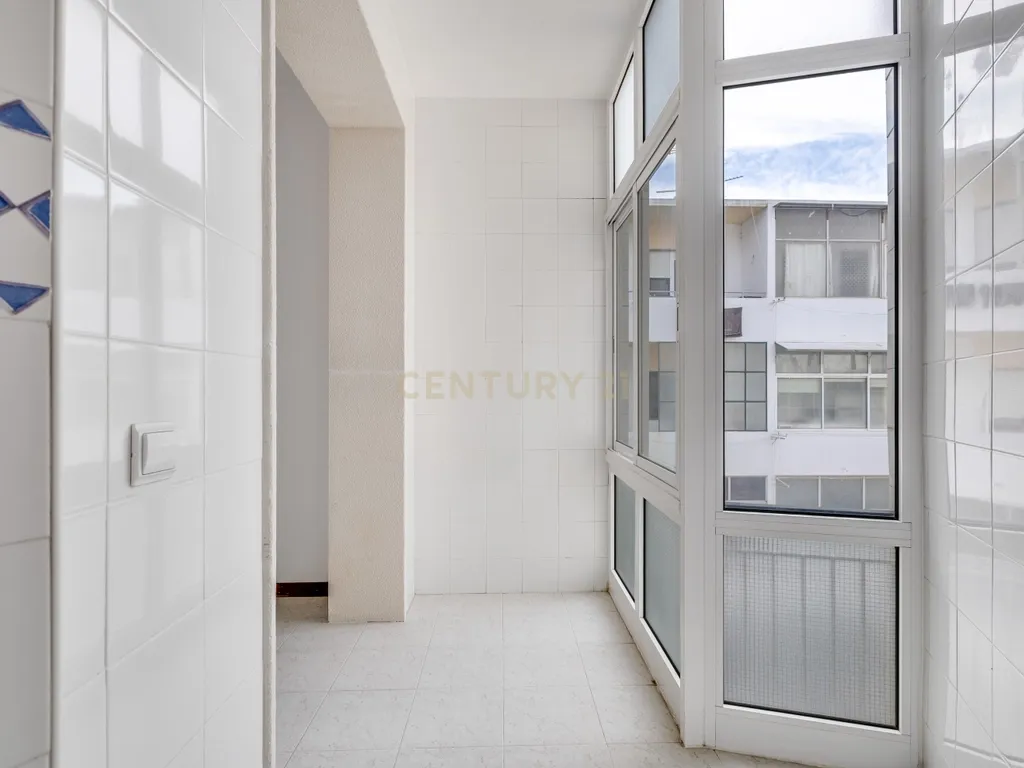 Apartamento T 4 em Faro no centro da cidade a 300m do mercado Municipal. - Image 15