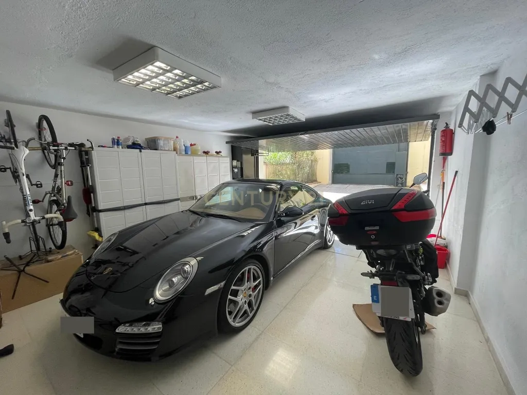 Luxuosa Moradia Renovada em Madrid com Vista para a Cidade - Image 32