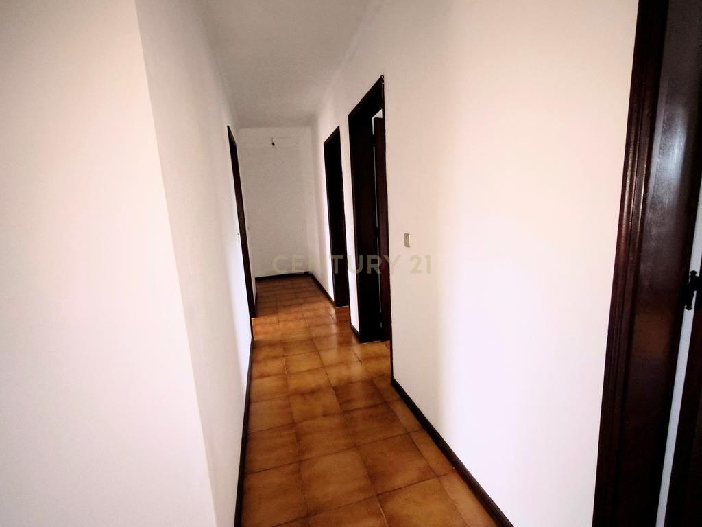Prédio bi-familiar - grande potencial de rentabilização em Bustos - Image 8