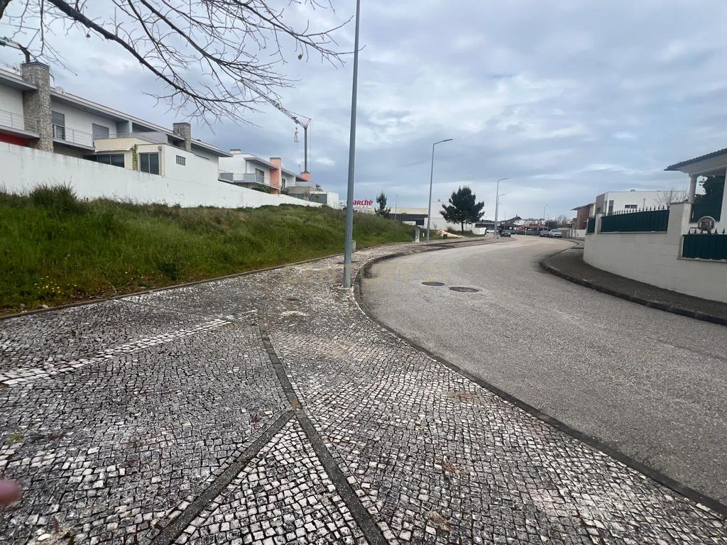 Terreno à Venda em Condeixa-a-Nova, Coimbra: Oportunidade Única - Image 3