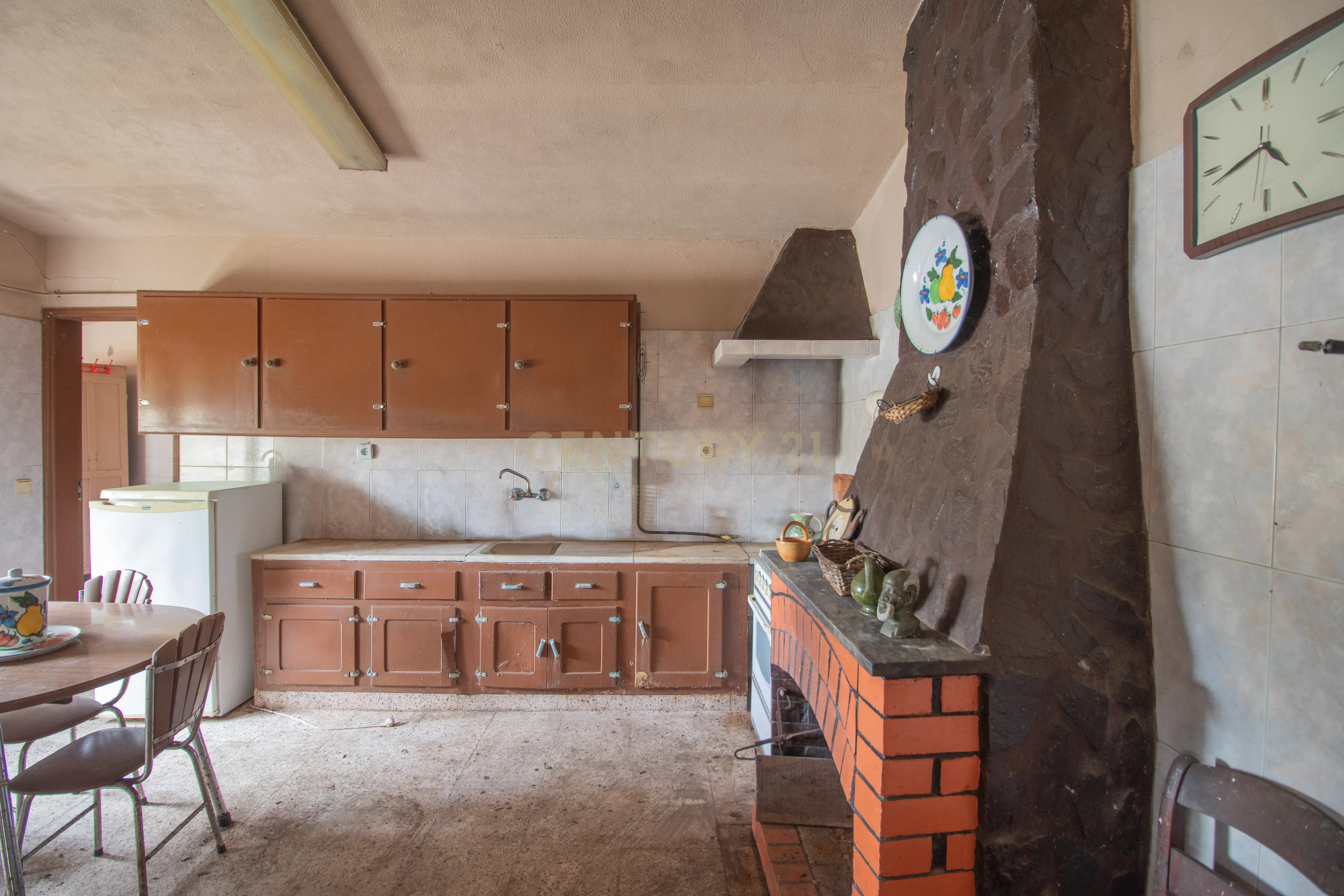 Fotografia 6 de Moradia T4 com Garagem e Quintal em Chão de Couce – Oportunidade com Potencial em Ansião