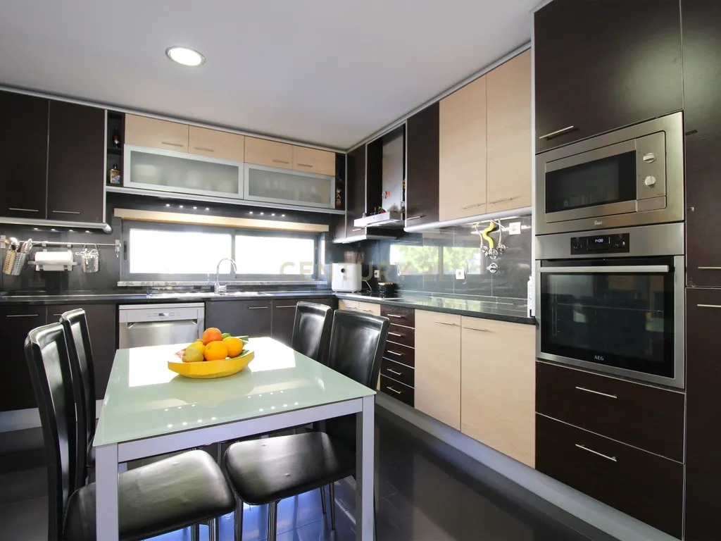 Moradia Contemporânea V3+1 Seixal - Image 16