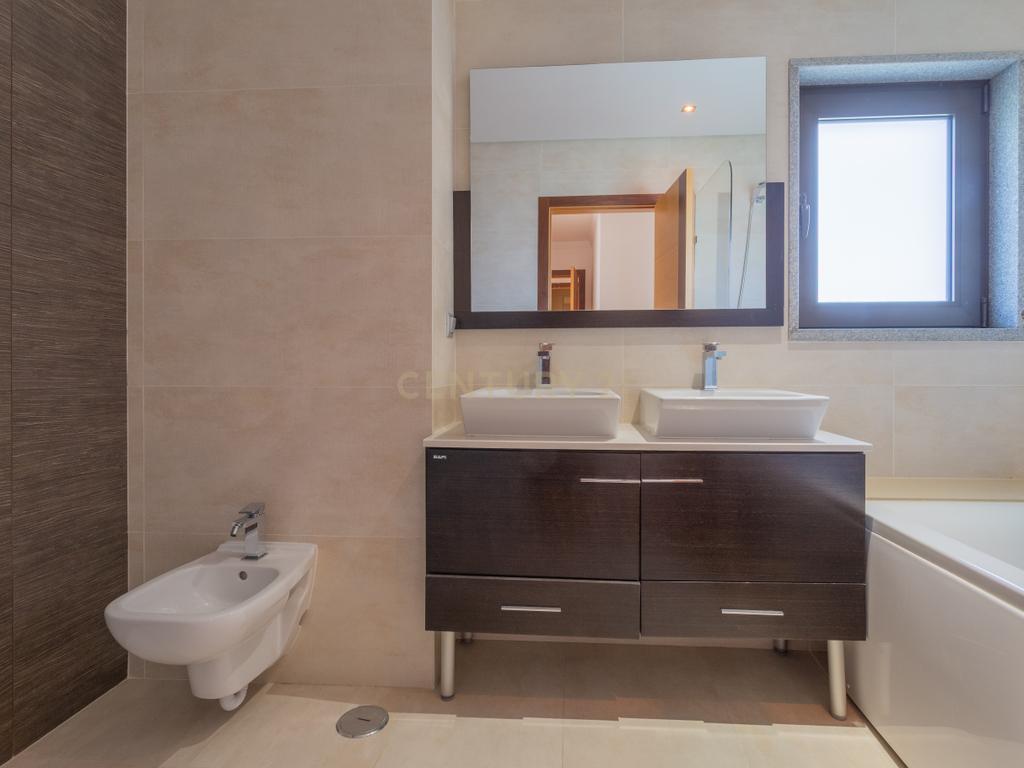 Luxuoso apartamento no Monte Estoril, Cascais com Vista Panorâmica e Acessos - Image 28