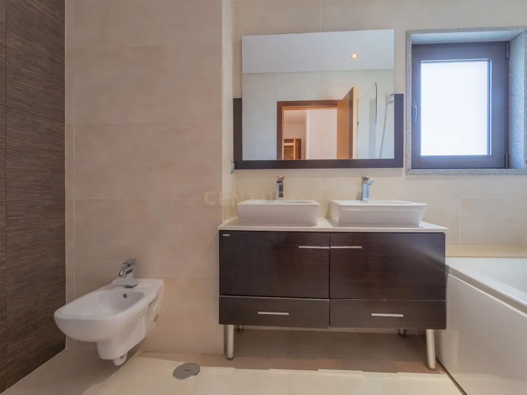 Luxuoso apartamento no Monte Estoril, Cascais com Vista Panorâmica e Acessos - Image 28