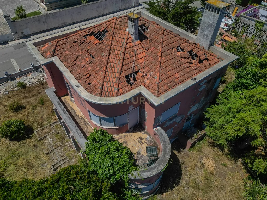 Moradia icónica para reabilitar em frente ao Palácio Sotto Mayor — Figueira da Foz - Image 6