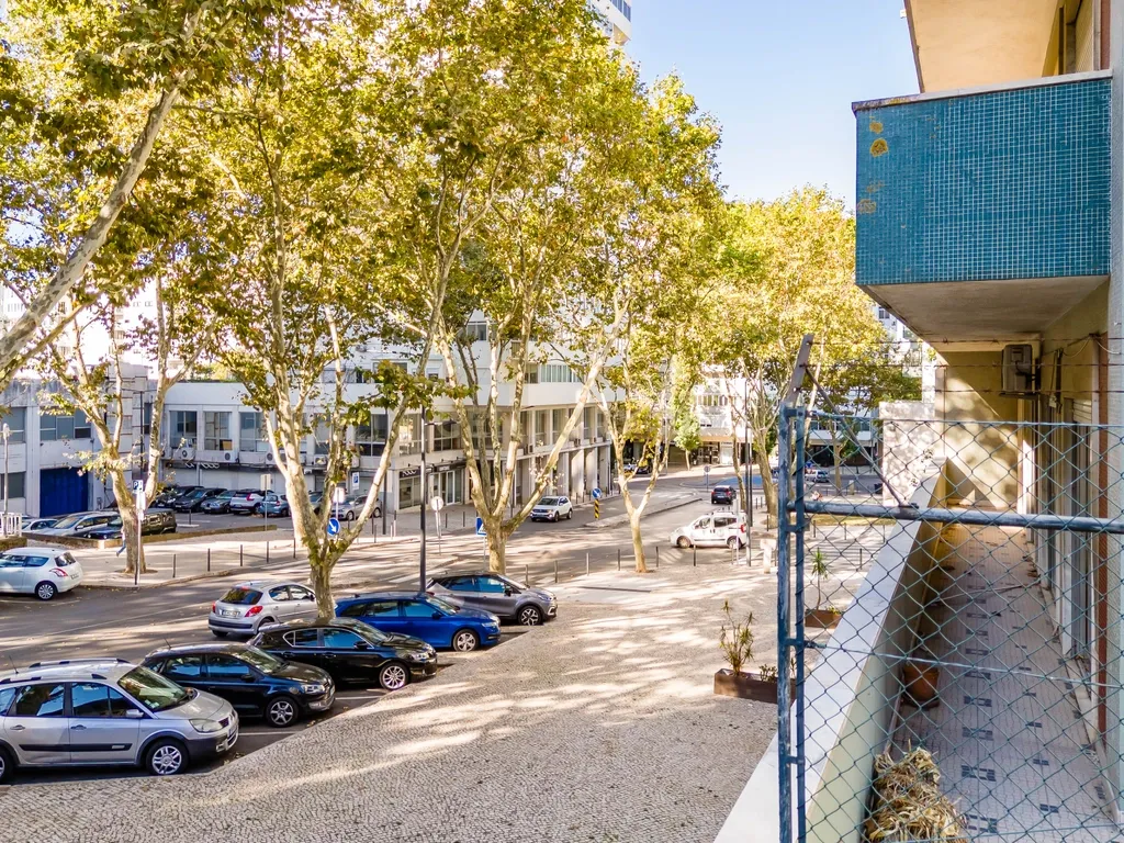 Espetacular Apartamento T5 com Terraço e Garagem, em São Domingos de Benfica, Lisboa - Image 41