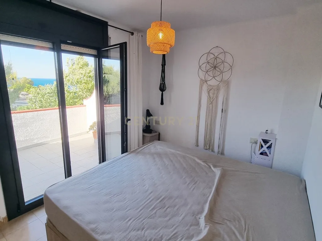 Viva o estilo de vida mediterrânico nesta casa com jardim e vista para o mar em Llançà - Image 24