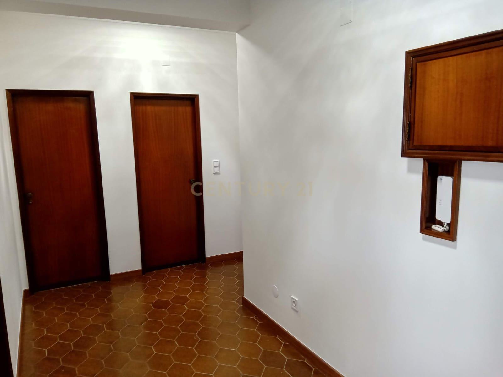 Fotografia 3 de Apartamento T3 Remodelado em Palmela – Espaço, Conforto e Luminosidade