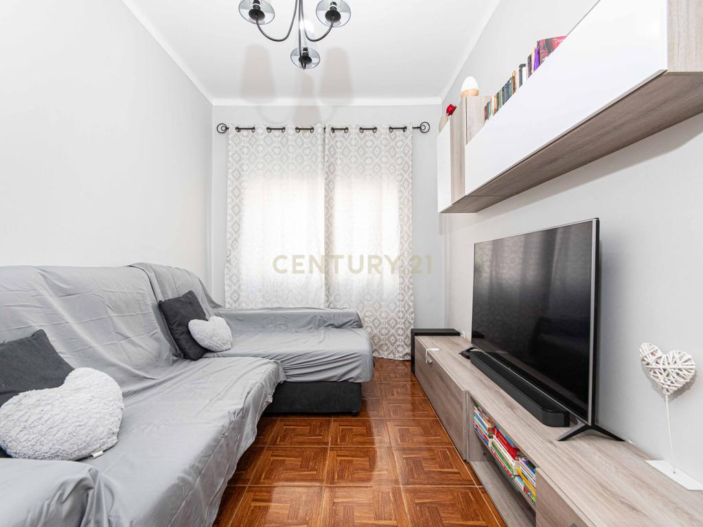 Apartamento T2 Moita – Ideal para Habitação Própria ou Investimento! - Image 1