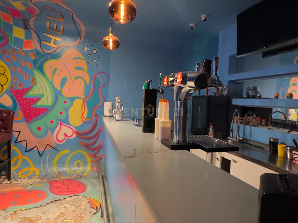 Largo de Santos | Espaço Comercial / Bar / Cafetaria — Sem Trespasse e Pronto a Abrir - Image 23