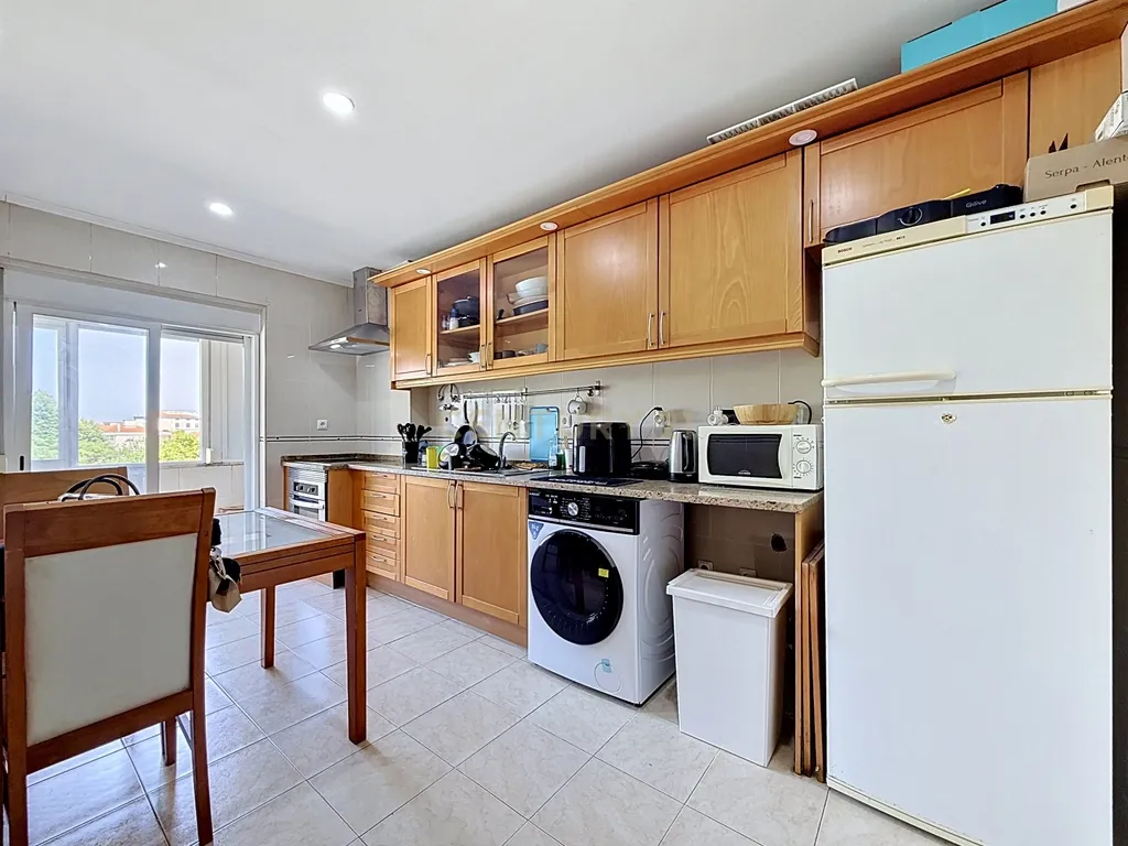 Apartamento T3 em Amora, Seixal - Oportunidade Única! - Image 6