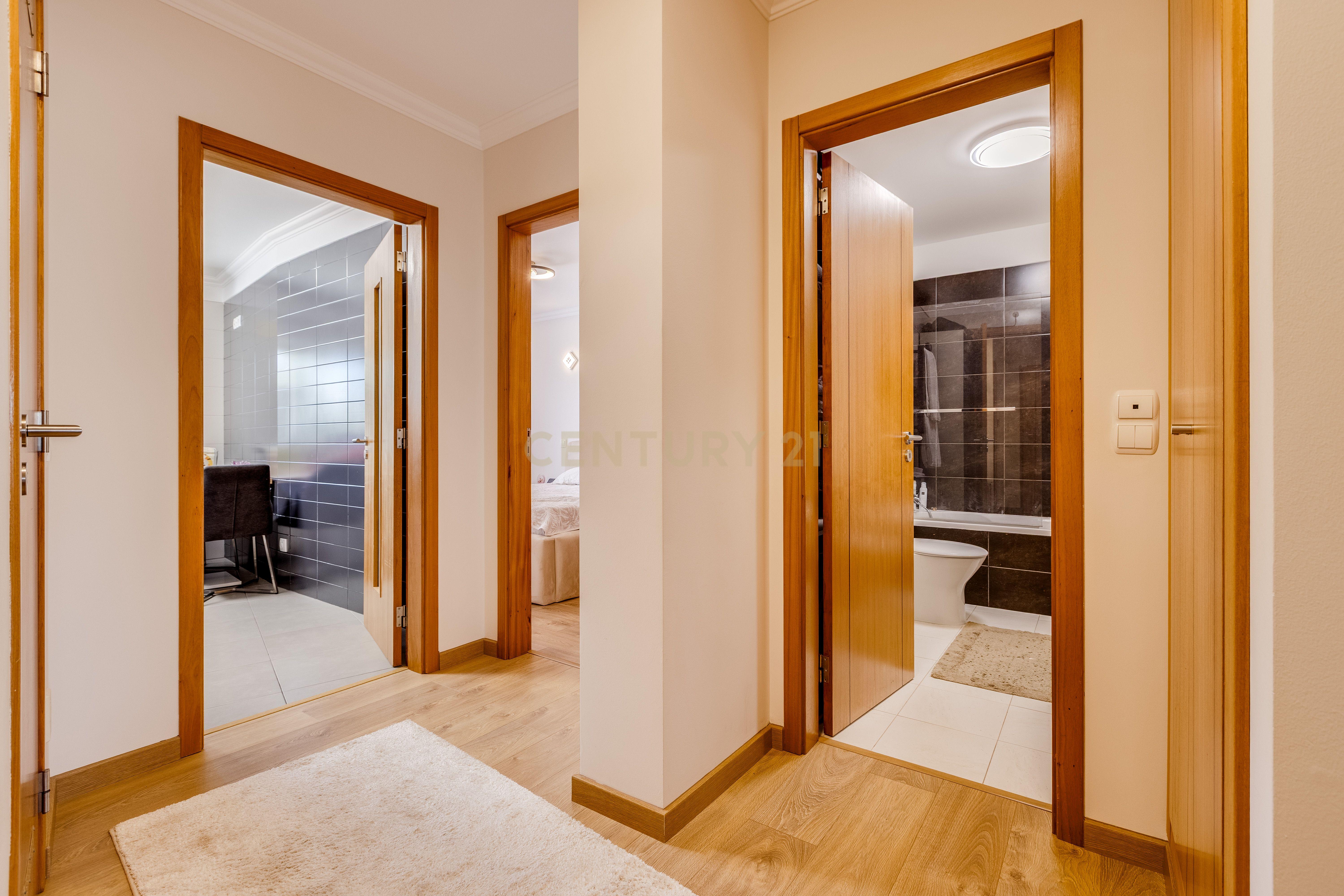Fotografia 5 de APARTAMENTO T1 COM CAVE  | MONTENEGRO 77,72m2