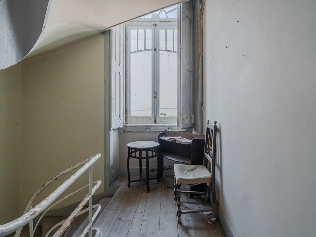 PRÉDIO PARA RECUPERAR, NO CENTRO HISTÓRICO DE PENICHE - Image 38