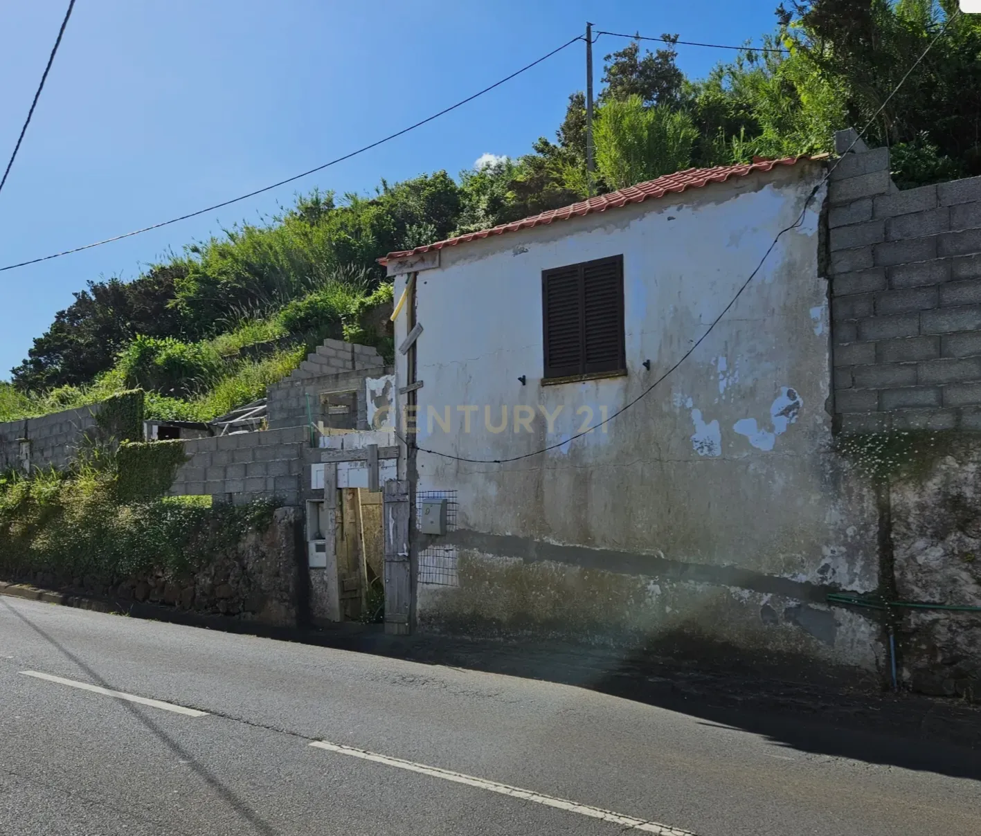 Casa Antiga para Recuperação em Quatro Ribeiras - 51.000€ - Image 8