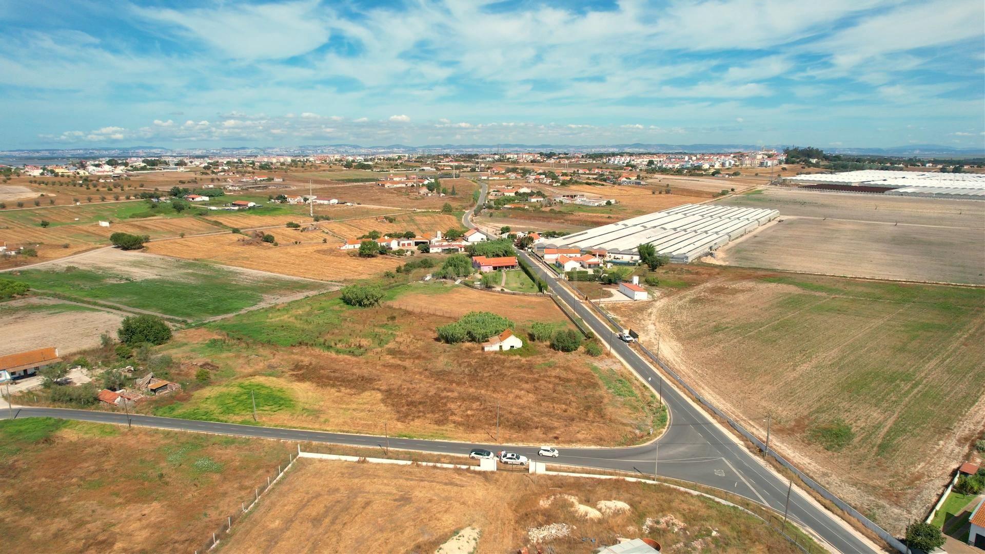 Fotografia 10 de Terreno com casa para recuperação
