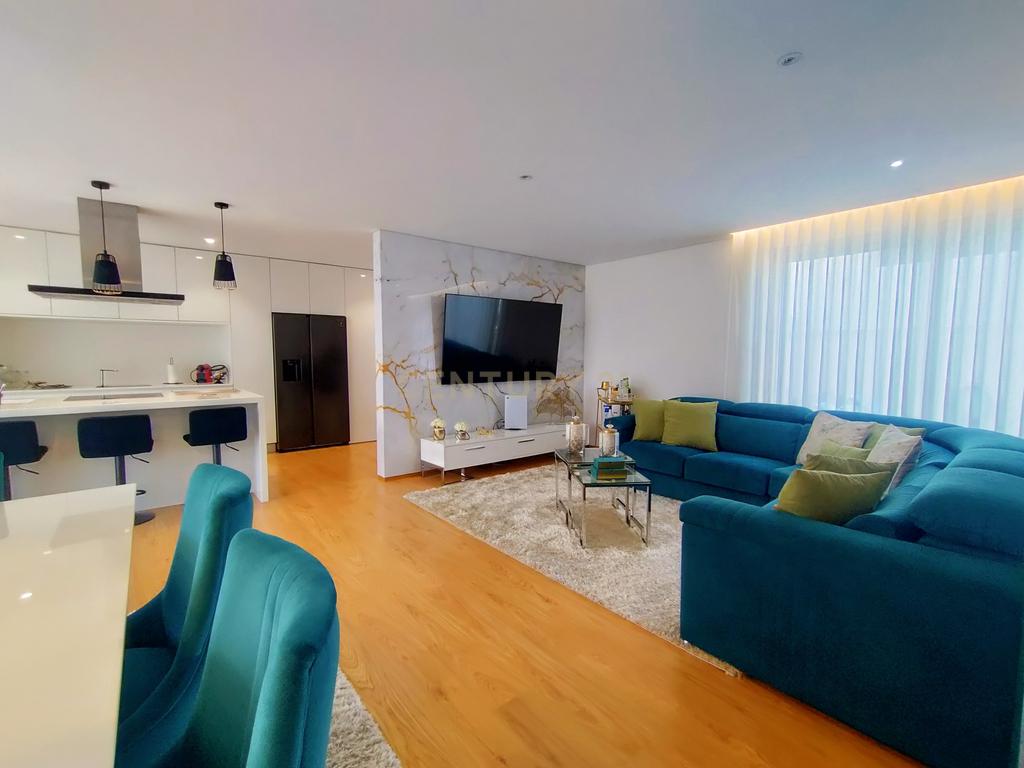 Moradia T4 Moderna com Piscina e Jardim – Touguinha - Image 45
