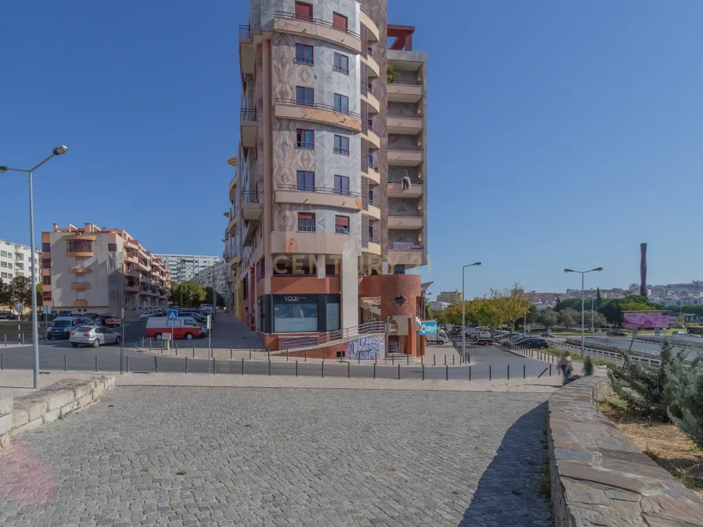 Apartamento T2, sito na localidade de Cova da Piedade, concelho de Almada. - Image 24