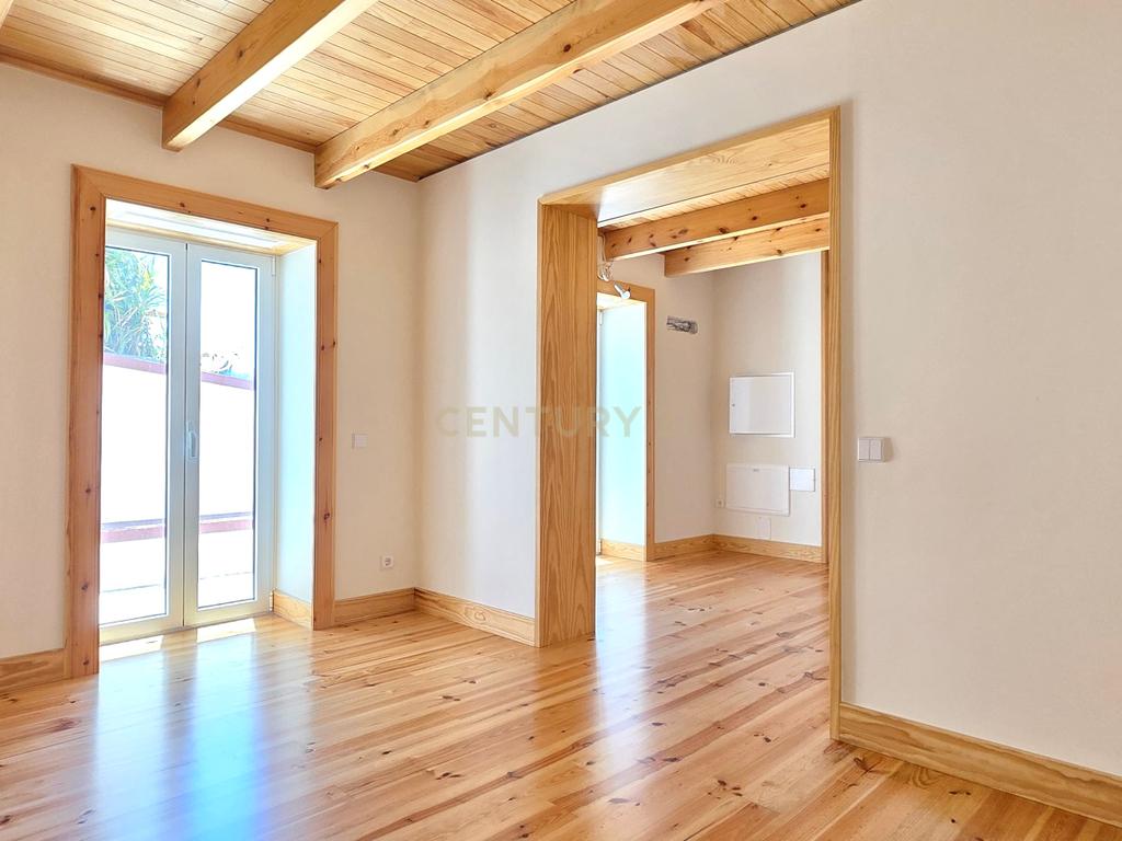 Moradia T2 com amplo terreno na Calheta - Image 14