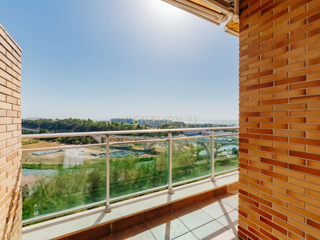 Apartamento T3 com vista da Varanda sobre o Rio Tejo nos Terraços da Ponte Sacavém - Image 31