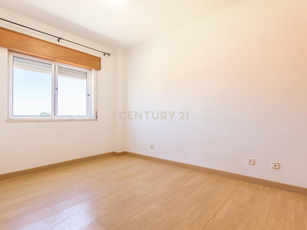 Apartamento T2 na Quinta do Conde - Image 8