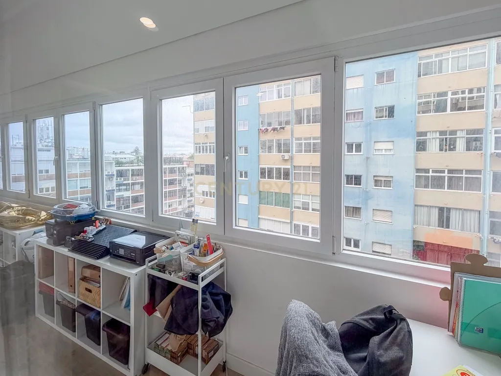 T3 Totalmente Remodelado com Vista Deslumbrante para o Rio Tejo — Cacilhas, Almada - Image 38