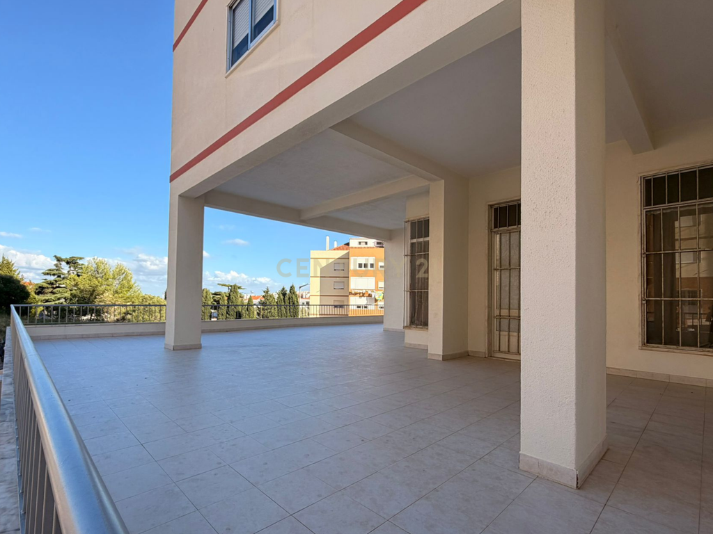 Apartamento T2 em Vialonga com Vista para o Rio - Image 18