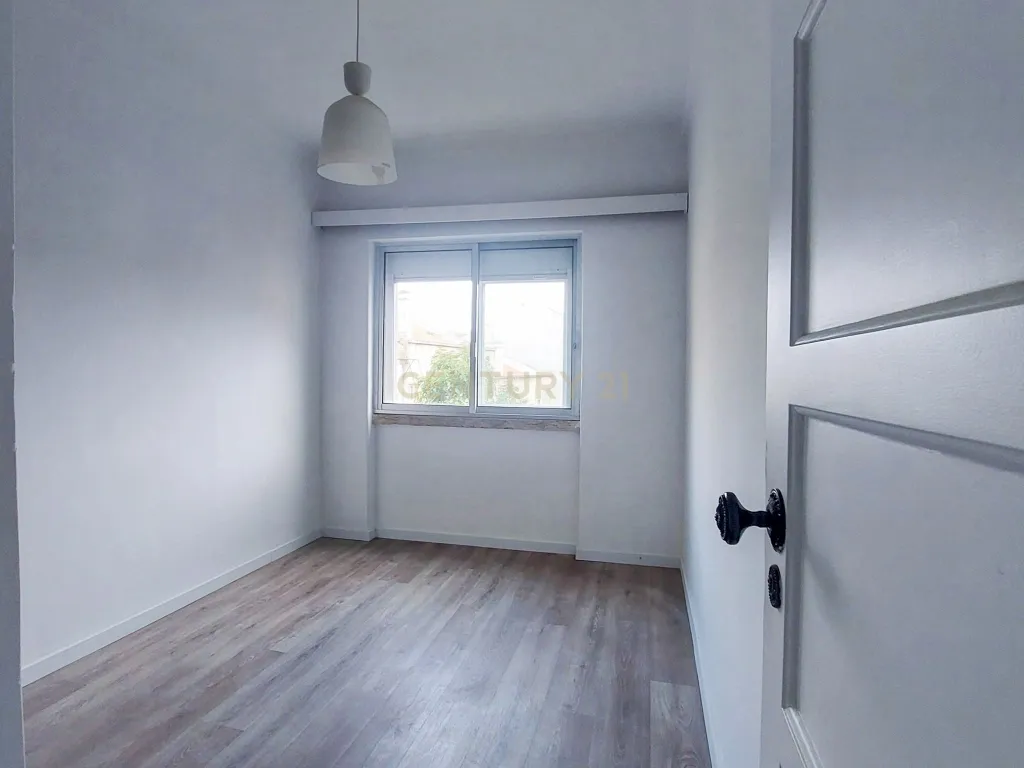 Apartamento T2 na Venteira, Amadora - Image 7