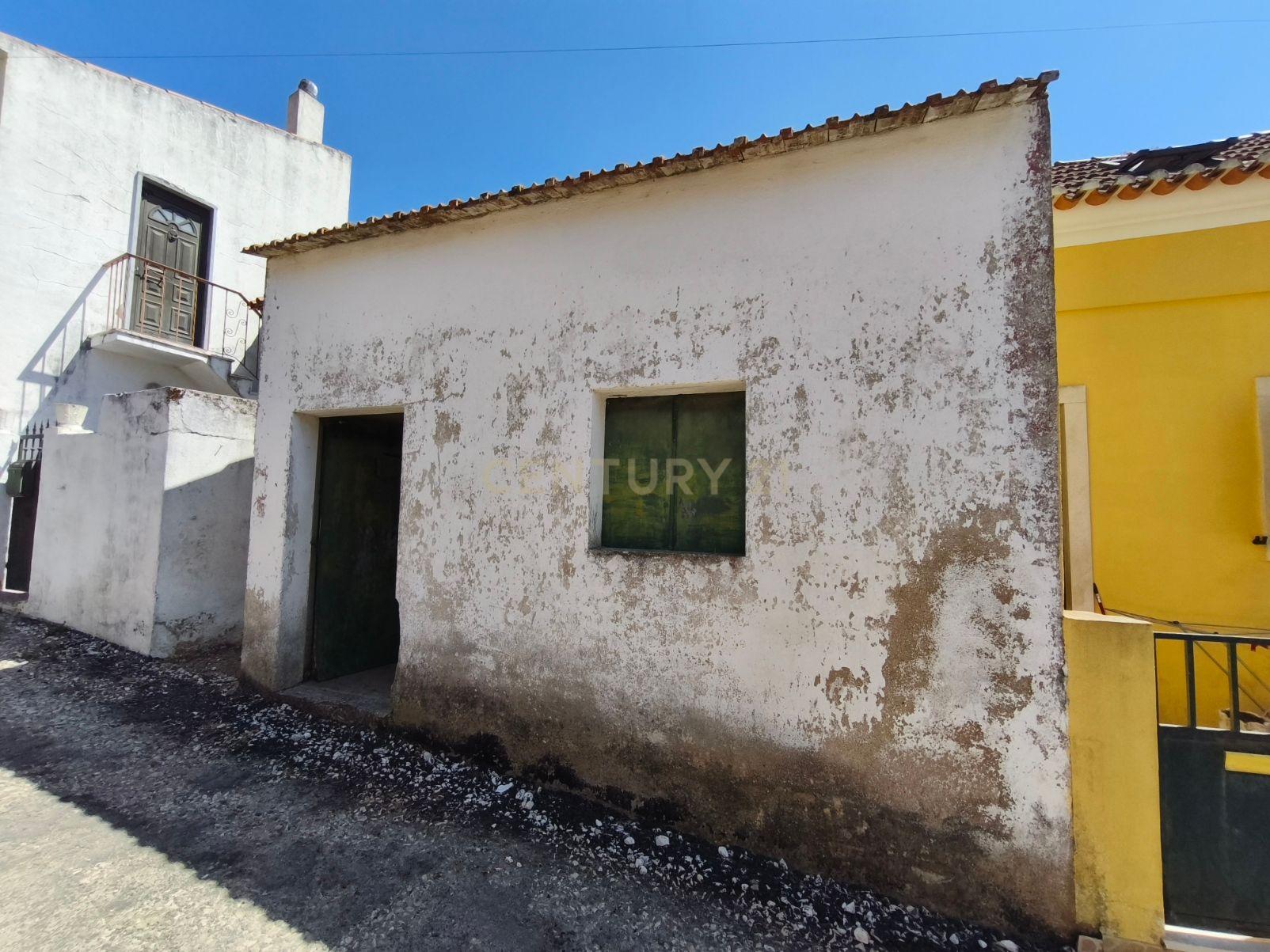 Arrecadação com Potencial de Transformação em Alojamento Local, Vila Chã - Alenquer