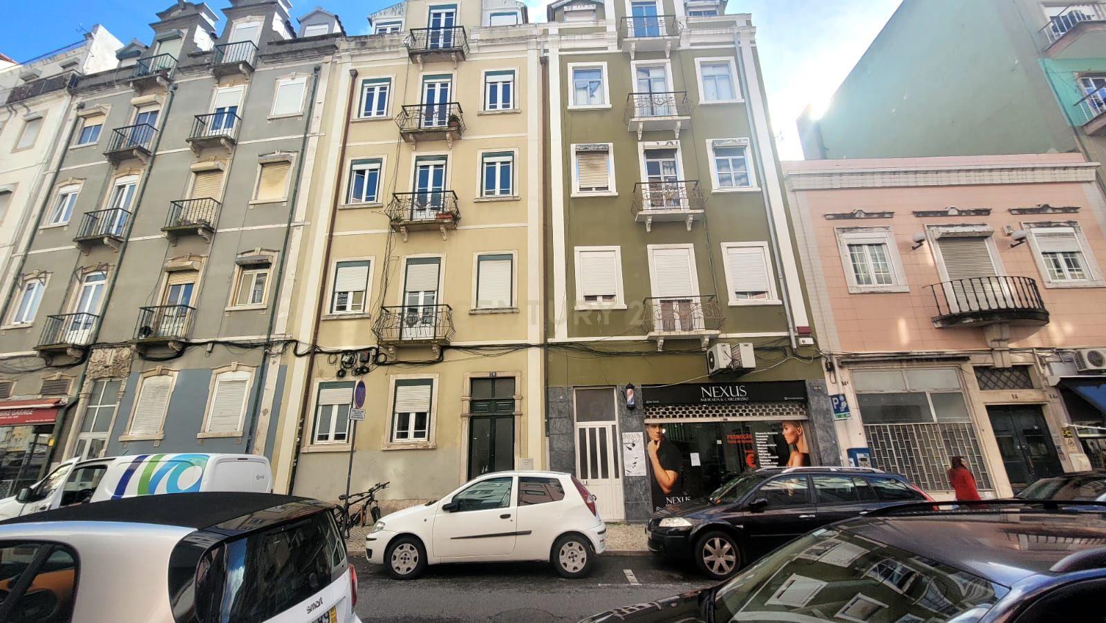 Apartamento T2 com 83 m² - Image 11