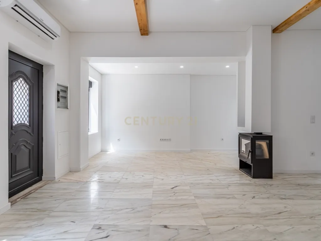 Moradia totalmente renovada no coração de Lisboa, com 4 suites - Image 7