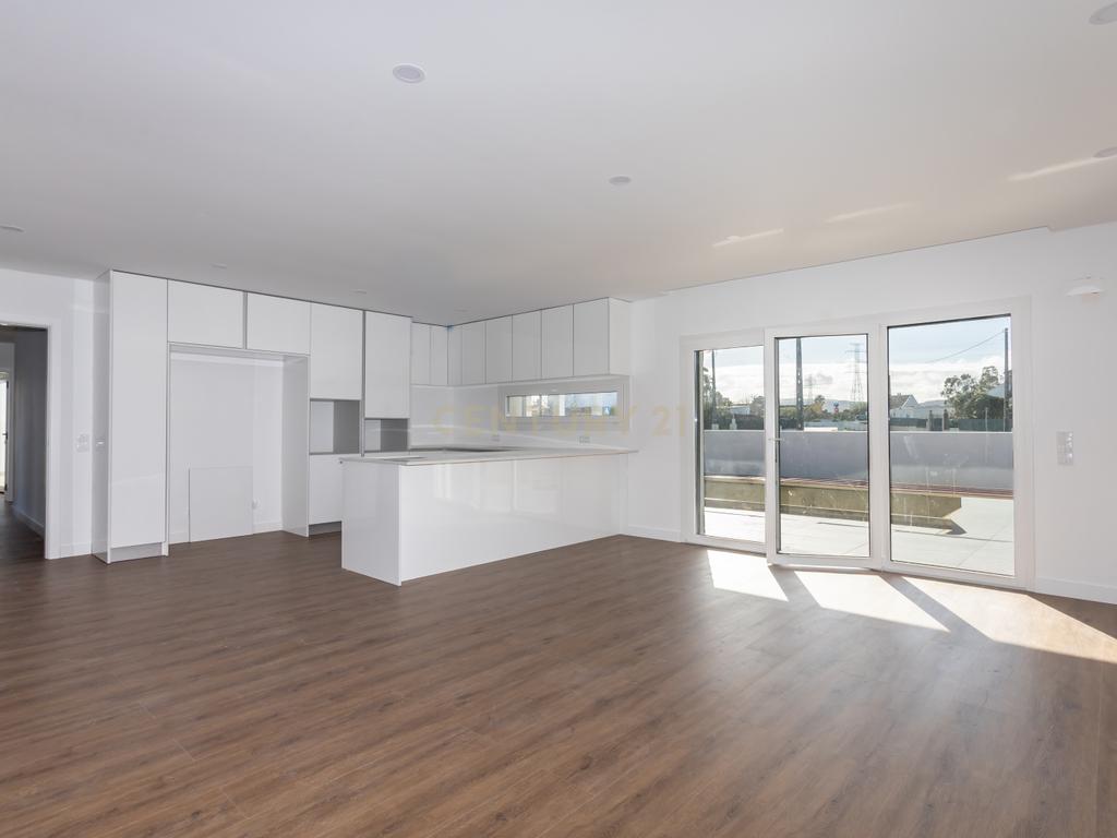 Moradia T3 Térrea Isolada com 3 suítes | Quinta do Anjo - Image 25