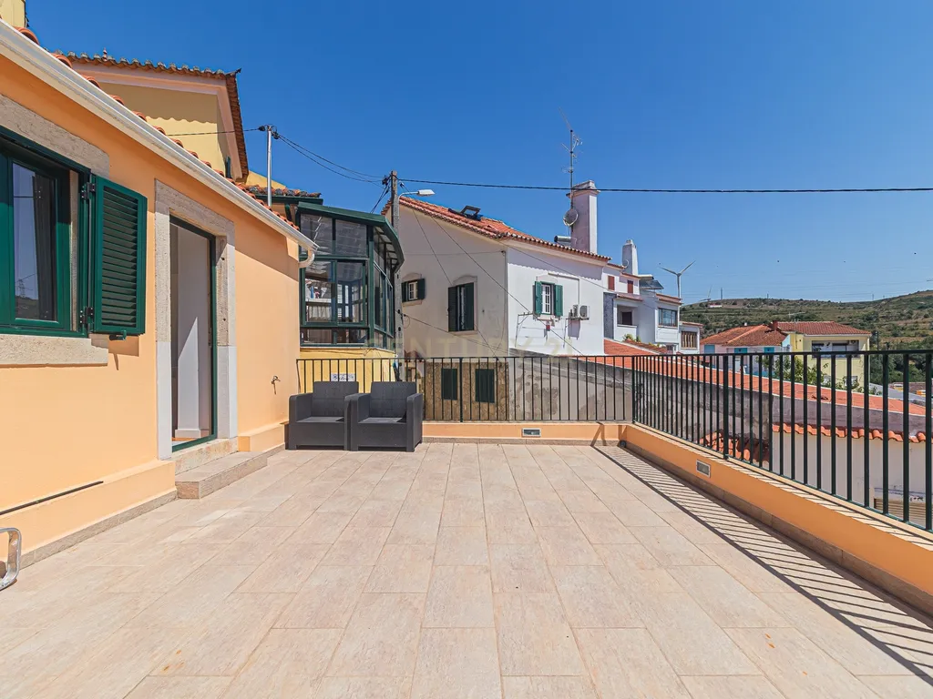 Moradia T2 Renovada em Fanhões – Conforto e Tranquilidade às Portas da Cidade - Image 29