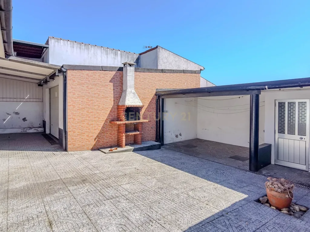 Moradia T4+1, 3 frentes, terraço, garagem - Trofa, Porto - Image 8