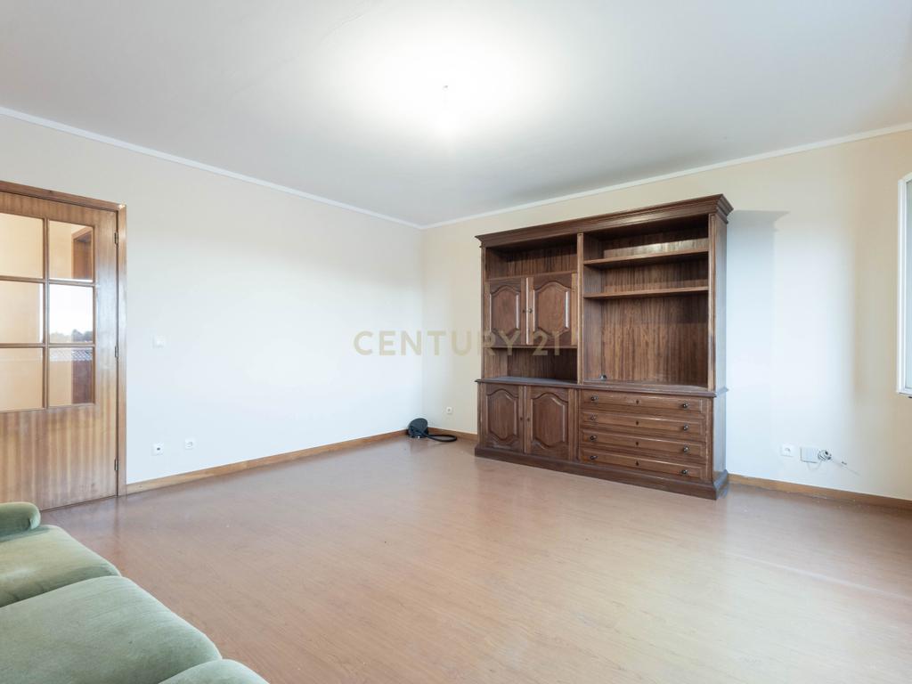 Conforto e Funcionalidade: T2 com Garagem em Ermesinde - Image 15