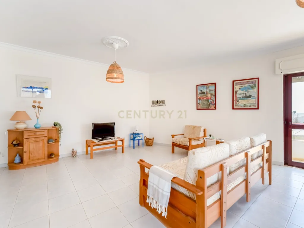 Apartamento T1 em Quarteira com Vista Mar e Perto da Praia - Image 7