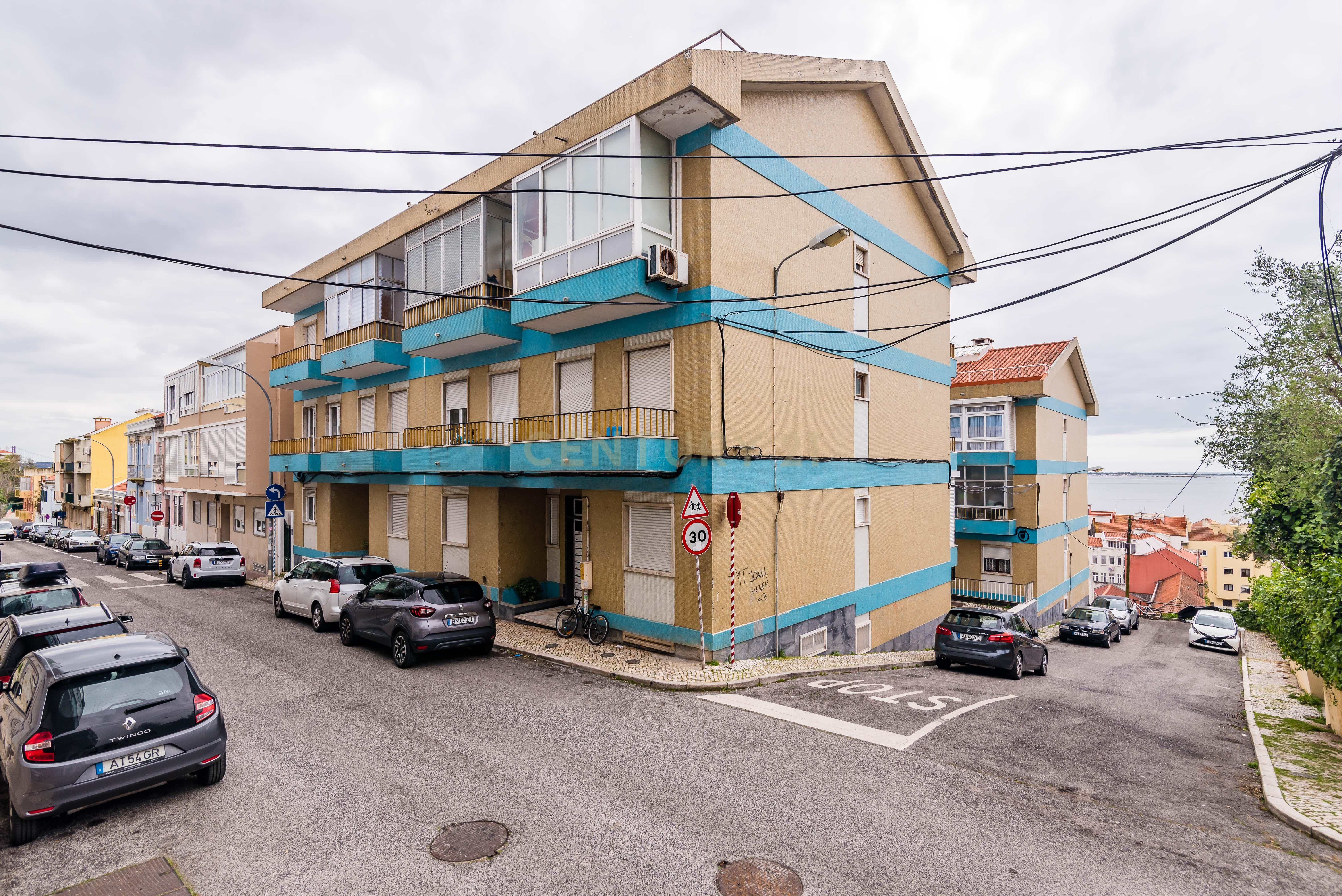 T2 Duplex com Vista Rio no Dafundo  - Image 9