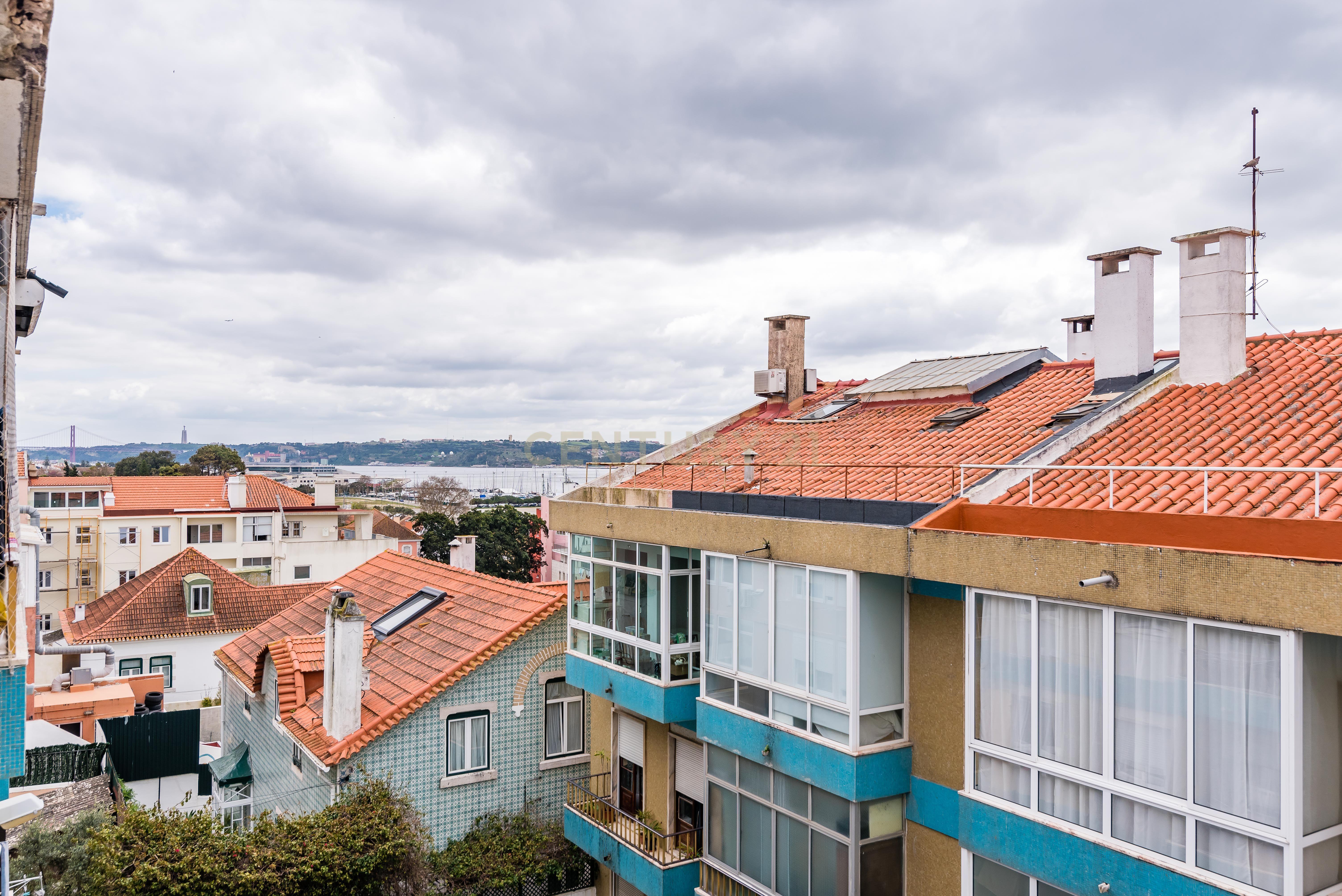 T2 Duplex com Vista Rio no Dafundo  - Image 32