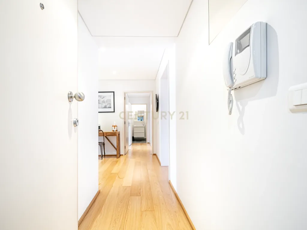 Apartamento T3 com terraço, garagem e elevador na Rua do Benformoso, em Lisboa - Image 8