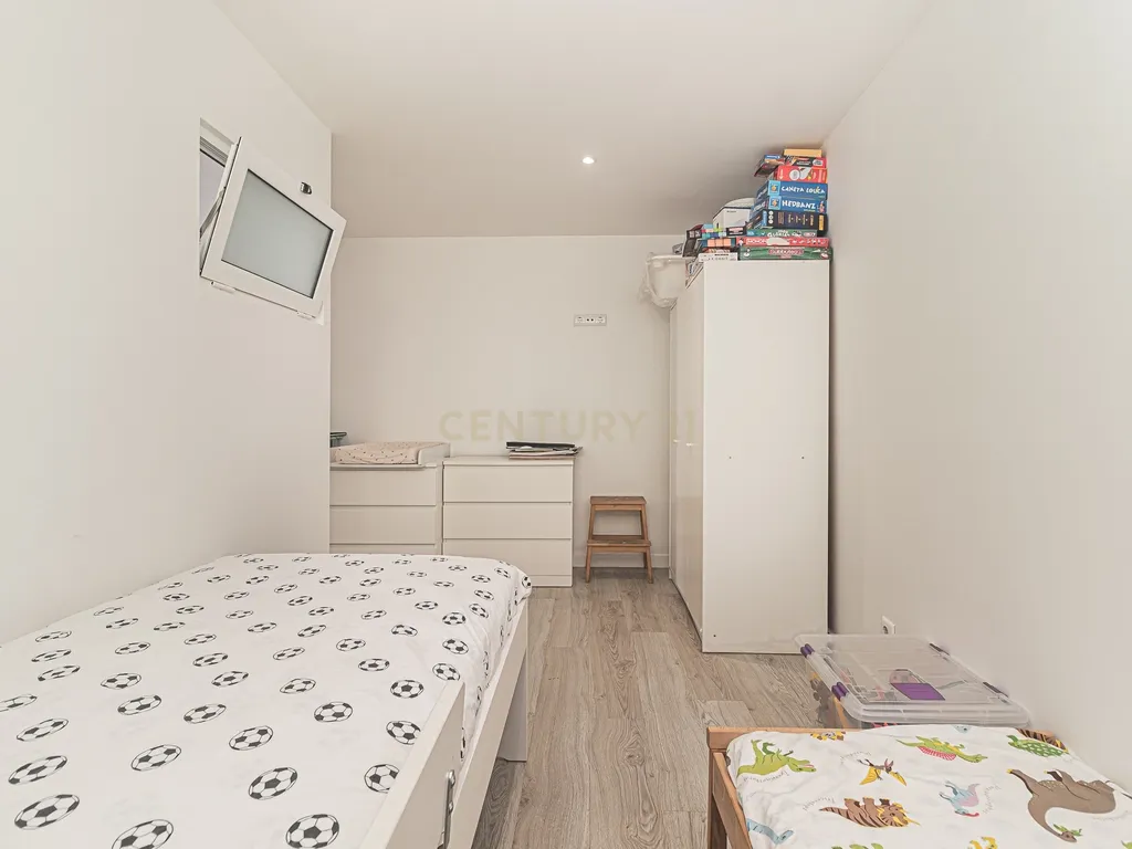 Moradia T2 Renovada em Fanhões – Conforto e Tranquilidade às Portas da Cidade - Image 13