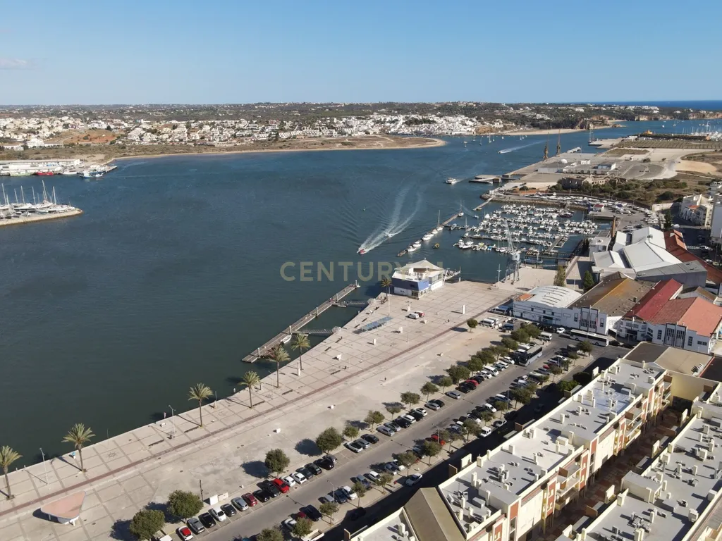 Ruína com 200m² no centro de Portimão - INVESTIMENTO - Image 21