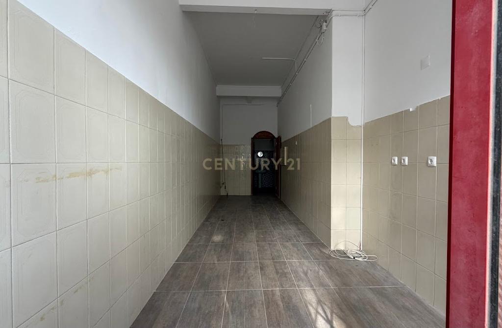 Loja com montra na Amadora - Image 3