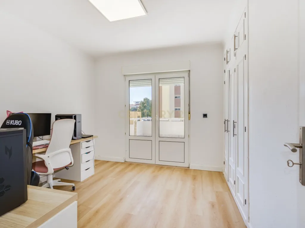 Apartamento Renovado com Vista em Alenquer, Lisboa - Image 9