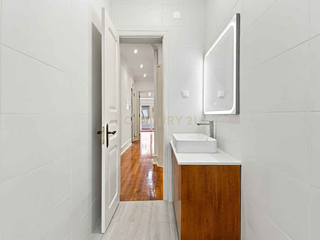 Exclusivo na Penha de França | T3 Totalmente Remodelado com Elevador, Cozinha Equipada e Logradouro Privativo de 41 m² - Image 17