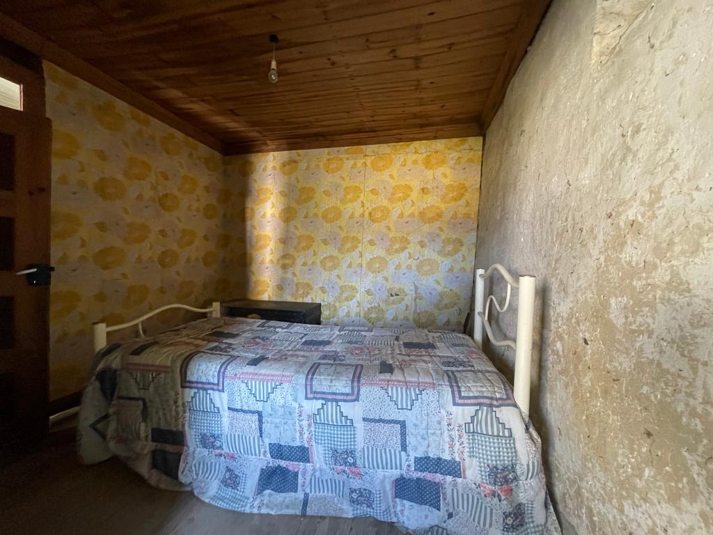 Uma quinta com uma casa que necessita de restauro, situada num terreno de 4000m², cortado por um riacho. - Image 23